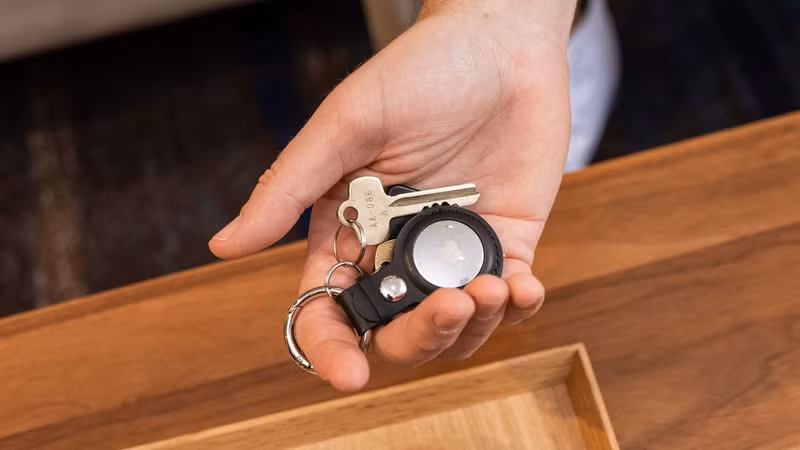 2 món chống mất đồ, quay lén cực hot mùa du lịch