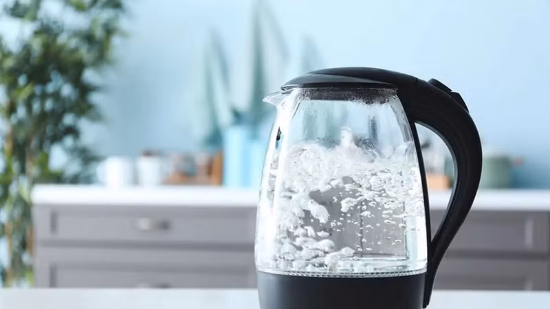 Đừng để ấm siêu tốc "ngốn điện" vì những sai lầm quen thuộc