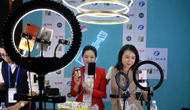 Bong bóng livestream vỡ, streamer thu nhập trăm triệu tháo chạy