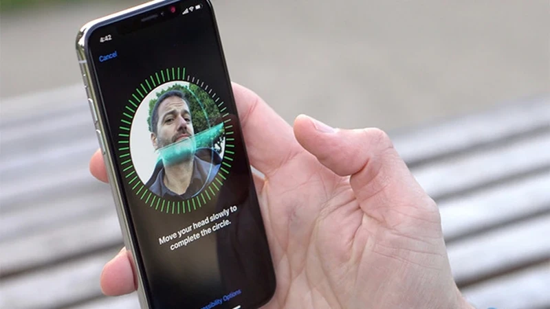 Chuyên gia cảnh báo nguy cơ lộ ảnh khi quét Face ID