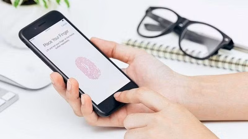 Mở khóa vân tay, khuôn mặt có thực sự an toàn