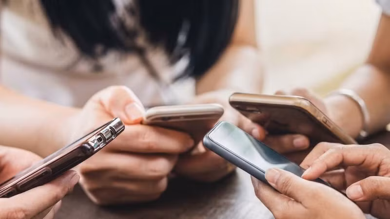 [GALLERY] Giật mình với cảnh giới trẻ Việt online 7 giờ mỗi ngày