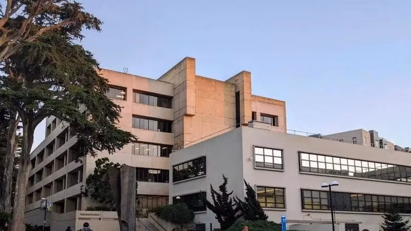 [GALLERY] CSU gây sốc, 500.000 người dùng ChatGPT, giáo sư nổi giận 