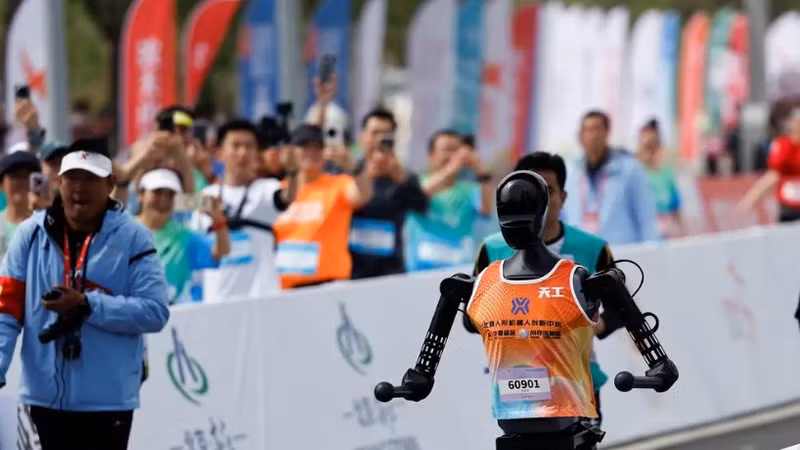 Robot hình người có thể “tắc đường” vì nam châm