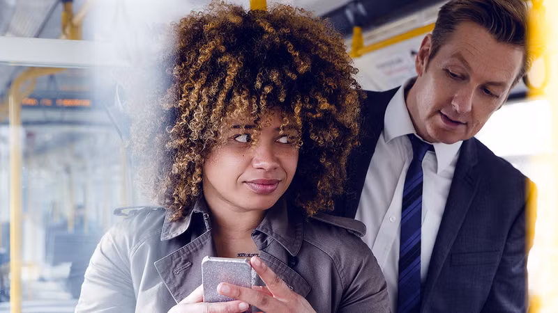 56% người từng “liếc trộm” màn hình, nguy cơ khó tin