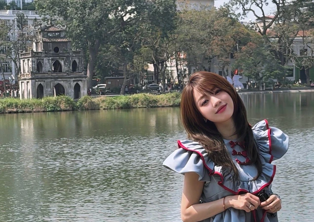 Hot girl Hà Kim "thoát Tết" hóa sinh viên gây sốt