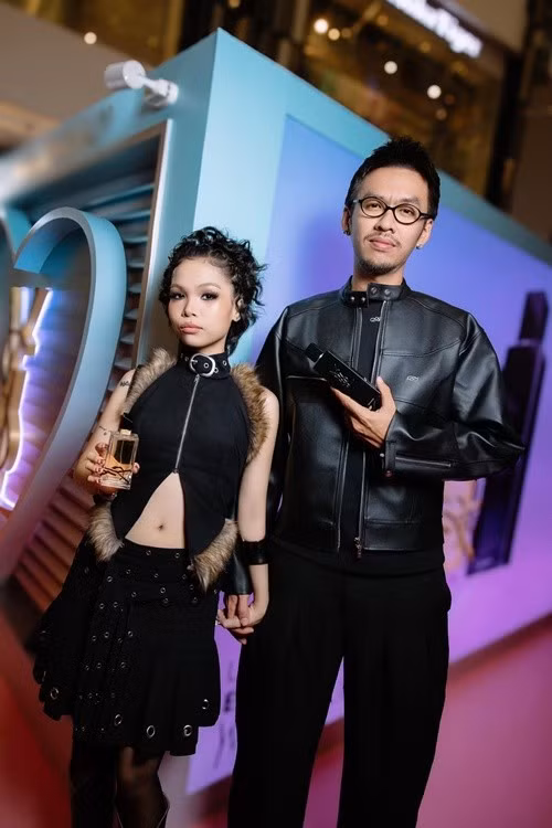 Năm 2024, Liu Grace chia sẻ về mối tình với Minh Lai: “Sau 2 năm, tụi mình trải qua rất nhiều biến số, nhiều bài học trong cuộc sống cũng như cảm xúc. Tụi mình cảm thấy trưởng thành và mạnh mẽ hơn nhiều, và tình yêu cũng thay đổi, trở nên lớn mạnh và sâu đậm hơn”, cô nói. Ảnh: FB Liu Grace.