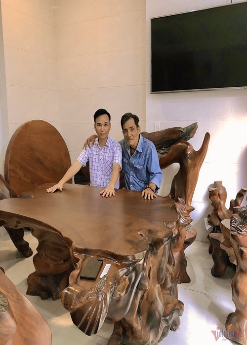 “Kể từ lần đầu gặp, tôi đã đưa anh Tín đi làm tài khoản ngân hàng. Tiền bạc từ bầu sô tôi cũng bảo chuyển thẳng cho Thương Tín, không cần qua tôi, tôi không cầm giữ bất cứ khoản nào của anh ấy. Không có điều gì khuất tất hết”, Tô Hiếu bày tỏ. Ảnh: Vietnamnet.