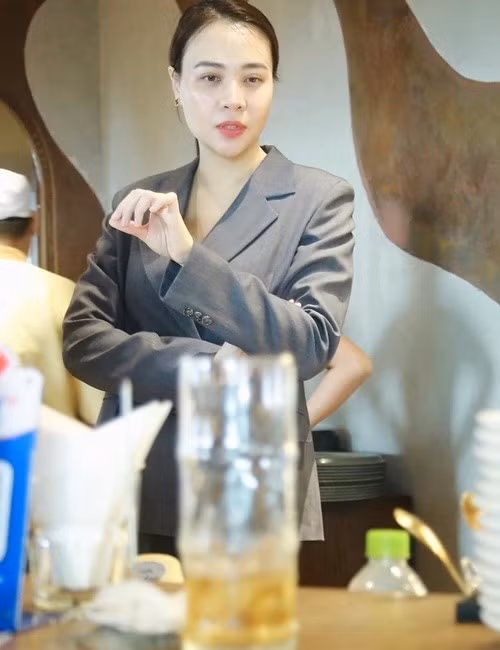 Vào tháng 10/2025, Đàm Thu Trang cảnh báo khán giả khi cô bị mạo danh trên mạng xã hội. Ảnh: FB Đàm Thu Trang.