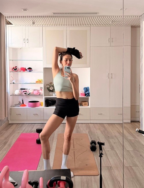 Khi con gái cứng cáp, Võ Hoàng Yến nỗ lực lấy lại vóc dáng để trở lại sàn diễn.