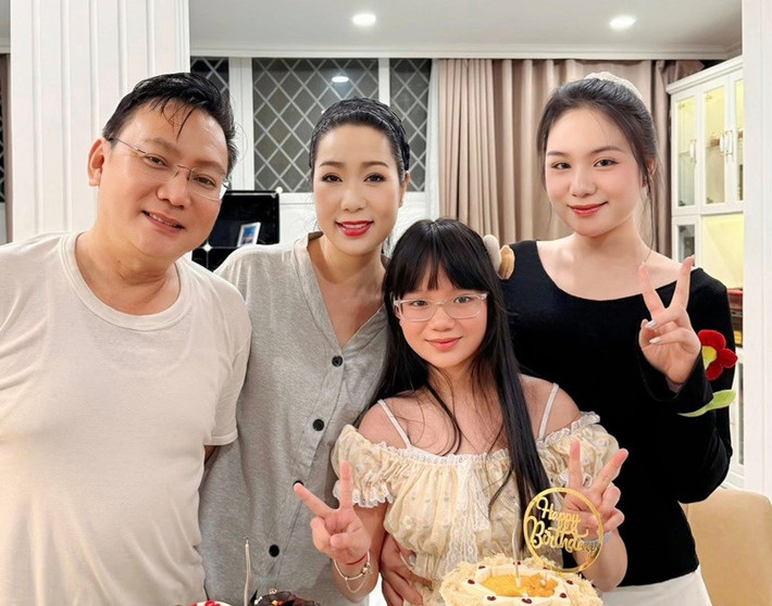 Trịnh Kim Chi kết hôn với doanh nhân Trấn Phương năm 2000. Sau 25 năm bên nhau, vợ chồng nữ diễn viên vẫn giữ được lửa hôn nhân. Ảnh: FB Trịnh Kim Chi.