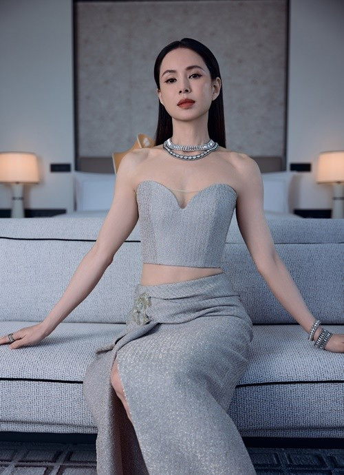 'Nữ thần cổ trang' hiện tại tích cực hoạt động trong showbiz. Ngoài ra, cô còn livestream bán hàng. Ảnh: Weibo Lý Nhược Đồng.