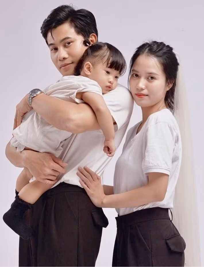 Nhờ vợ và con gái gọi điện thoại động viên mỗi tối, Phương Nam có động lực, cảm xúc trọn vẹn của một người cha xa con như nhân vật Tạ. Ảnh: FB Phương Nam.