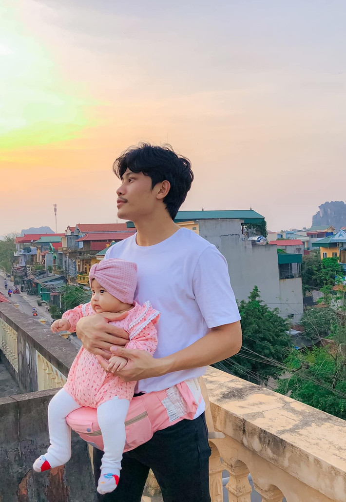 'Anh Tạ' của Mưa đỏ đăng tải hình ảnh ngày nhỏ xinh như búp bê của ái nữ. Ảnh: FB Phương Nam.
