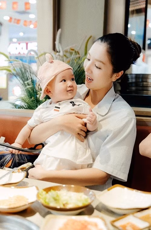 Tuệ Như gọi quý tử đầu lòng là đại ca của mình. Ảnh: FB Tuệ Như.