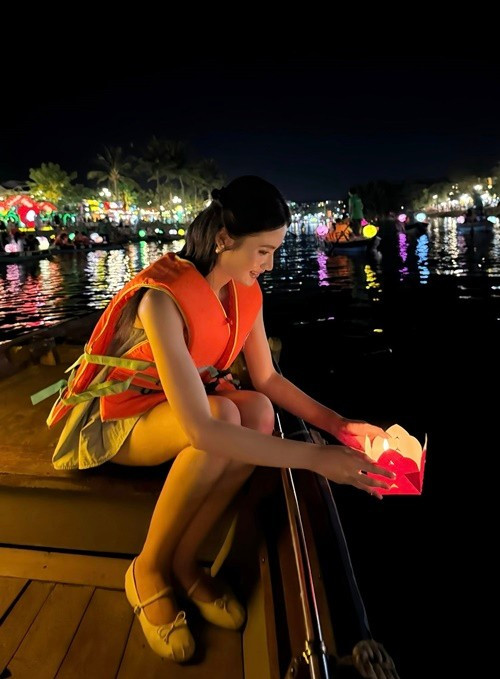 Người đẹp chưa tiết lộ về kế hoạch trở lại Úc du học. Ảnh: FB Ý Nhi.