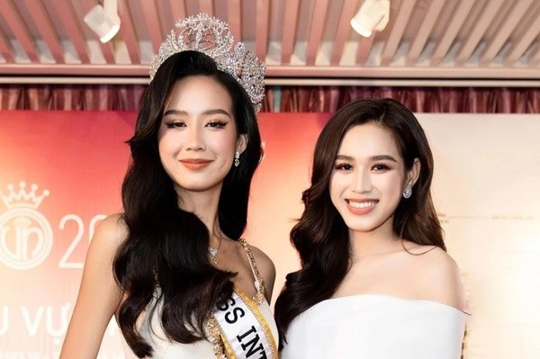 Bảo Ngọc không thể dự đám cưới Đỗ Thị Hà vì bận công việc từ trước. Cô nhắn nhủ đến Đỗ Thị Hà và doanh nhân Viết Vương: "Chúc mừng cô bạn của Ngọc đã tìm thấy bến đỗ bình yên, ấm áp và siêu yêu thương. Chúc Hà và anh xã có một cuộc hôn nhân ngọt ngào hơn cả socola, vui vẻ mỗi ngày, và hạnh phúc trọn vẹn đến đầu bạc răng long nhé". Ảnh: Znews.