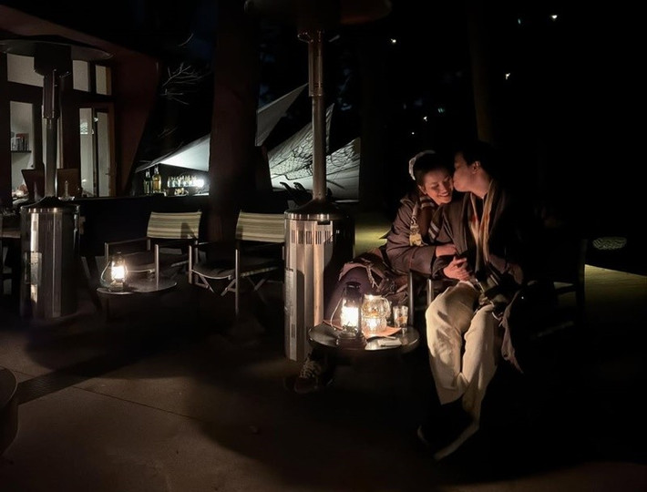 Theo Znews, bạn trai của Á hậu Hương Ly là một doanh nhân, quê Hà Nội. Ảnh: Instagram Hương Ly.