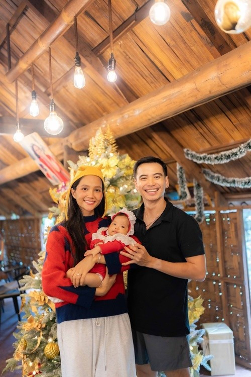 "Final walk không chỉ là bước catwalk cuối, mà còn là cảm xúc, là lời tri ân, là cả một hành trình được gói lại trong vài chục giây. Và mình biết âm nhạc sẽ là một phần quyết định cảm xúc của khoảnh khắc đó. Mình đã chọn bài Cảm ơn của rapper Đen - một bài hát mình tin là chạm đúng tinh thần mà Hen muốn gửi lại cho mọi người", Tuấn Khôi cho biết. Ảnh: FB Tuấn Khôi.