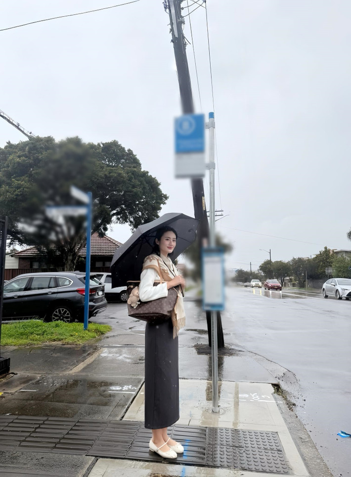 Ở Úc, Miss World Vietnam 2023 thuê nhà sống cùng em họ. Nàng hậu thường tự đi chợ, nấu ăn tại nhà. Ảnh: FB Ý Nhi.