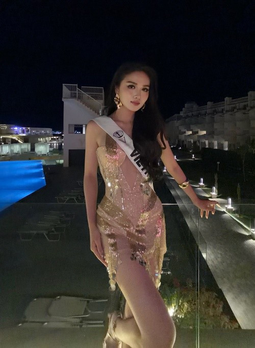 Kỹ năng trang điểm và làm tóc của Thu Ngân tại Miss Intercontinental được đánh giá ổn định, an toàn nhưng có sự tính toán, phù hợp với hình ảnh đại diện Việt Nam trên sân khấu quốc tế.