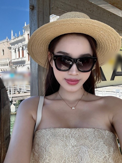 Trên trang cá nhân, Đỗ Thị Hà vừa khoe loạt ảnh du lịch Venice (Ý). Nàng hậu cho biết, đây là lần đầu tiên cô đặt chân đến Venice. Ảnh: FB Đỗ Thị Hà.