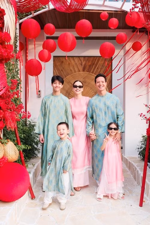 Tuổi 41, Hà Hồ tích cực ca hát, đắt show quảng cáo. Ngoài ra, nữ ca sĩ còn có tổ ấm viên mãn bên Kim Lý và các con. Ảnh: FB Hồ Ngọc Hà.