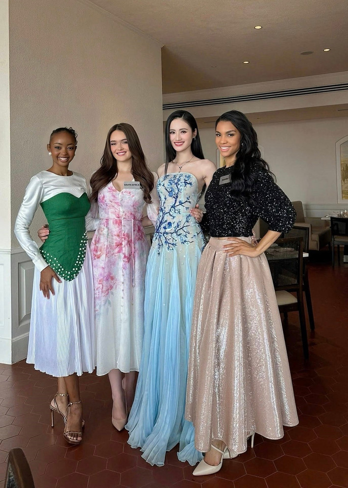 Diện chiếc váy xanh gợi cảm, sở hữu nhan sắc rạng rỡ, Ý Nhi lấn át các đối thủ khi đọ sắc. Ảnh: FB Ý Nhi.