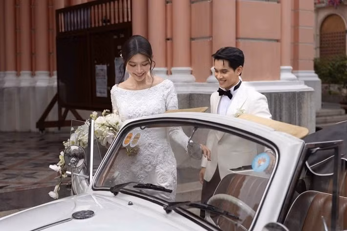 Trên trang cá nhân, Quỳnh Châu từng chia sẻ về cơ duyên hẹn hò Phát Nguyễn. Quỳnh Châu cho biết, Phát Nguyễn thấy tài khoản của cô trên Instagram từ lâu nhưng chẳng dám nhắn tin, chỉ lặng lẽ dõi theo vì ngại. Hành trình yêu bắt đầu khi doanh nhân Phát Nguyễn nhắn tin với Quỳnh Châu.