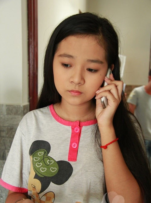 Lê Tam Triều Dâng sinh năm 1998, đóng phim từ nhỏ. Cô góp mặt trong phim Chuyện làng bè (2012), Tiệm bánh hoàng tử bé (2013). Ảnh: Khám Phá.