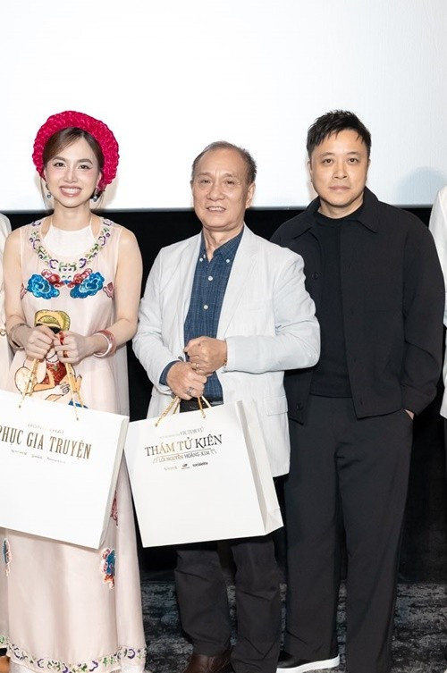 Trước đó, Victor Vũ thực hiện phim Người vợ cuối cùng lấy cảm hứng từ tiểu thuyết Hồ oán hận của nhà văn Hồng Thái. Ảnh: FB Đinh Ngọc Diệp.