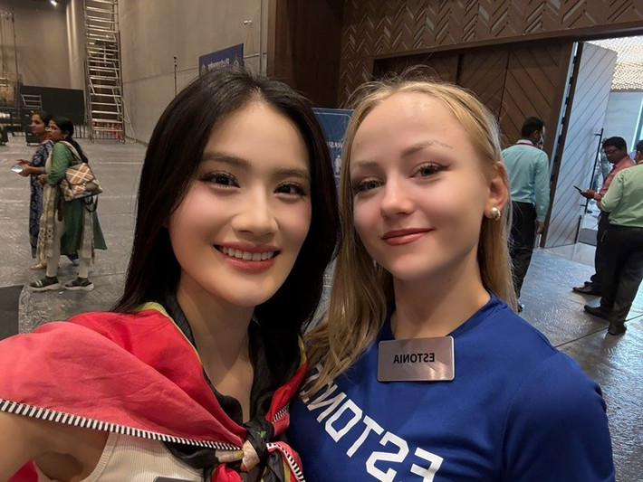 “Chính tình cảm của mọi người đã làm nên một hành trình thật trọn vẹn với Ý Nhi. Cảm ơn vì đã cho Ý Nhi một hành trình thật đáng nhớ để sau tất cả, khi nhìn lại, mình có thể mỉm cười và nói: "Mình đã thật sự sống hết lòng", cô viết. Ảnh: FB Ý Nhi.