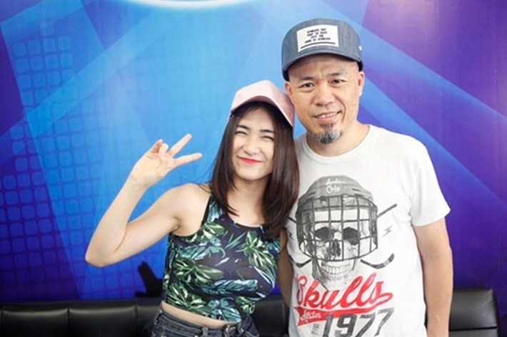 Nhạc sĩ Huy Tuấn bày tỏ: "Hòa Minzy, cô nhóc cuối cùng vào phòng thi 12 năm trước, giờ là nữ ca sĩ của năm". Ảnh: Khám Phá.