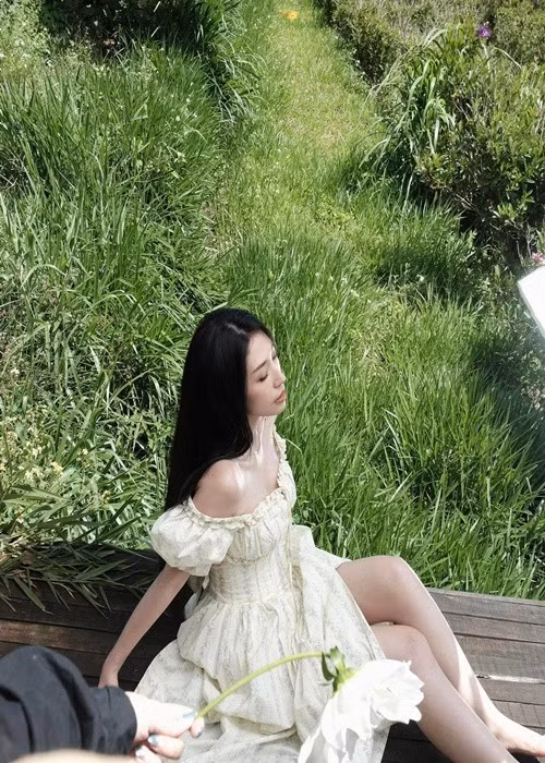 Khổng Tú Quỳnh học nhảy để giữ vóc dáng dẻo dai, gợi cảm đồng thời giữ phong độ trình diễn trên sân khấu. Ảnh: FB Khổng Tú Quỳnh.