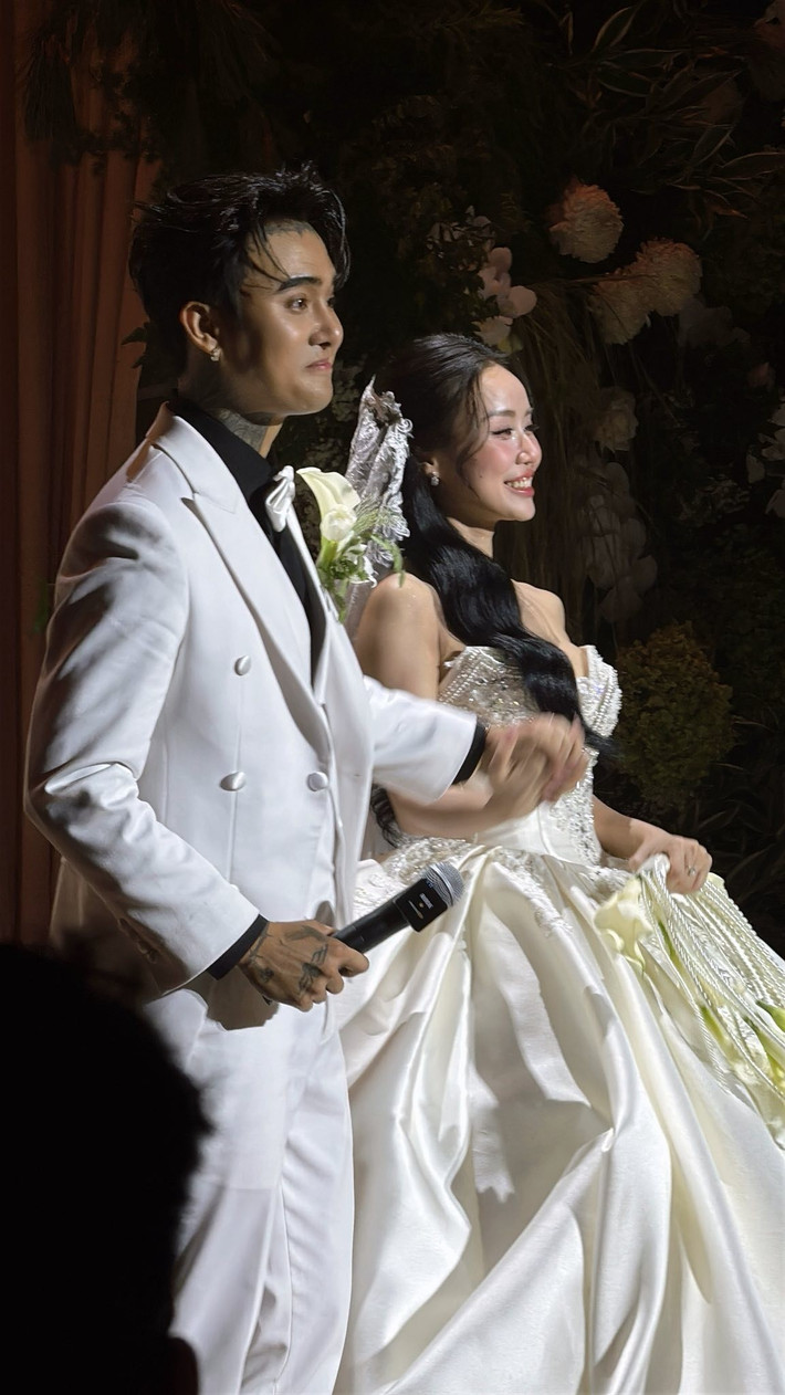 Ca sĩ Trung Quân Idol hé lộ nhiều khoảnh khắc đẹp như mơ trong đám cưới của rapper Đạt G và Bảo Ngọc vào tối ngày 13/7. Ảnh: FB Trung Quân Idol.