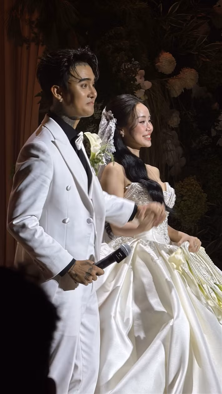 Ca sĩ Trung Quân Idol hé lộ nhiều khoảnh khắc đẹp như mơ trong đám cưới của rapper Đạt G và Bảo Ngọc vào tối ngày 13/7. Ảnh: FB Trung Quân Idol.