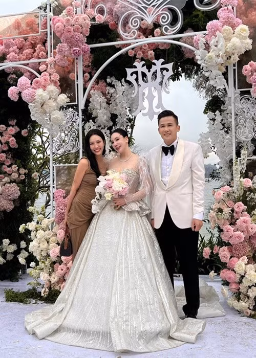 Chiều tối ngày 15/5, diễn viên Diệu Nhi tham dự đám cưới của Hồ Quỳnh Hương và doanh nhân Hoàng Công Thành. Ảnh: Instagram Diệu Nhi.