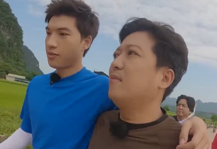 HIEUTHUHAI và Trường Giang trở nên thân thiết khi tham gia gia chương trình 2 Ngày 1 đêm. Ảnh: Phụ Nữ Thủ Đô.