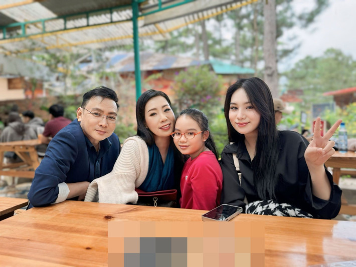 Nữ nghệ sĩ thu âm ca khúc Hạnh phúc cuối cùng để dành tặng chồng nhân kỷ niệm 25 năm về chung một nhà.