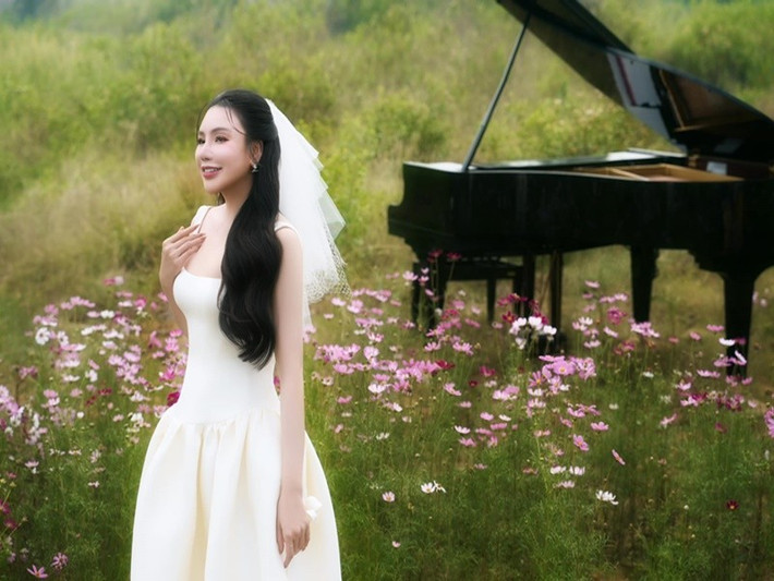 Đám cưới của ca sĩ Hồ Quỳnh Hương sẽ diễn ra vào chiều ngày 15/5 tại Đảo Rều (Quảng Ninh). Trước thông tin về hôn lễ, giọng ca Vũ điệu hoang dã chưa lên tiếng.