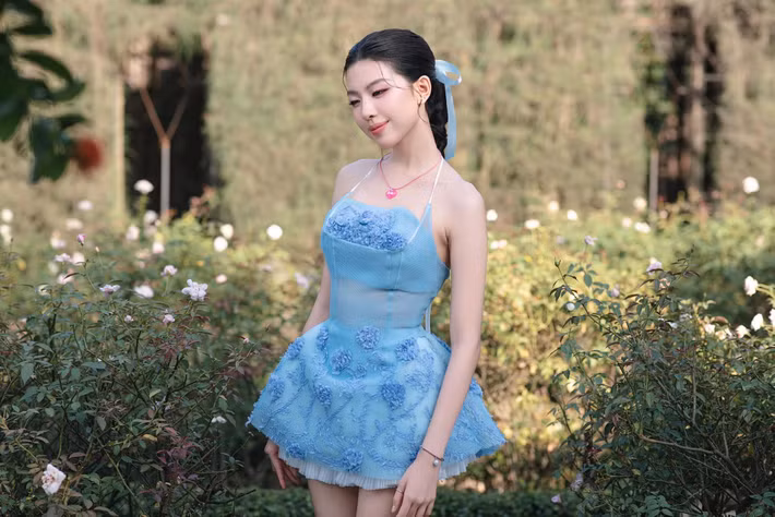 Hiện tại, Út Khờ của Địa đạo: Mặt trời trong bóng tối sở hữu gương mặt xinh đẹp, vóc dáng thon gọn, gợi cảm. Ảnh: FB Lamoon.