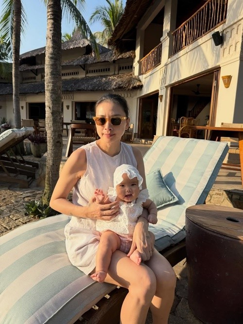 "Mỗi ngày với Gạo là một bài học mới và mẹ Vân cũng đang học lại mọi thứ từ đầu – kiên nhẫn hơn, dịu dàng hơn, biết trân trọng từng phút giây lớn lên của con", nữ diễn viên trải lòng. Ảnh: Instagram Ngô Thanh Vân.