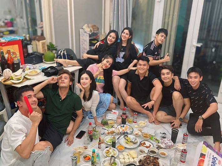 Trong showbiz Việt, Vân Trang còn thân thiết với vợ chồng Lê Phương, vợ chồng Vũ Ngọc Ánh. Ảnh: FB Vân Trang.