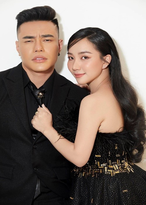 Mới đây, Lê Dương Bảo Lâm cho biết, anh và Quỳnh Quỳnh sống như ly thân. “Tôi thì ở ngoài đây đến khuya mới vào, còn Quỳnh thì ở trong nhà. Bé Phin thì về nội, Bảo Nhi thì đi học, Bảo Ngọc thì chơi với bảo mẫu. Gia đình tôi giờ không ai chơi với ai cả", anh cho biết. Sau chia sẻ này, anh khoe được vợ chuẩn bị cho đồ ăn. Ảnh: FB Lê Dương Bảo Lâm.