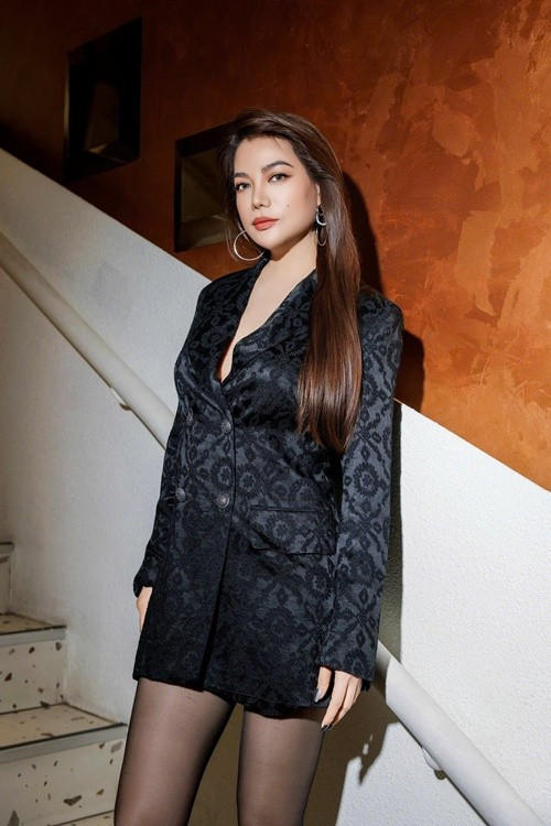 Cụ thể, vào tháng 7/2017, theo Tiền Phong, mẹ nữ sinh trong vụ tạt a-xít chia sẻ, gia đình bà chỉ nhận được bảng trao 300 triệu đồng chứ không nhận được số tiền 300 triệu đồng mà Trương Ngọc Ánh đã hứa. Ảnh: FB Trương Ngọc Ánh.