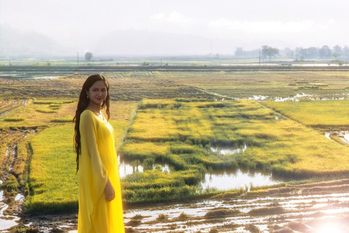 Thời gian qua, rộ tin đồn H'hen Niê mang bầu khi cô liên tục diện váy áo rộng thùng thình. Ảnh: FB H'hen Niê.