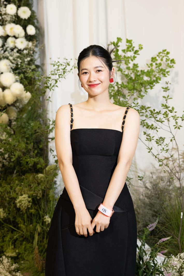 Oanh Kiều còn giành giải Nữ diễn viên chính xuất sắc tại Liên hoan Truyền hình toàn quốc lần thứ 42 năm 2025 với vai diễn trong phim Lụa.