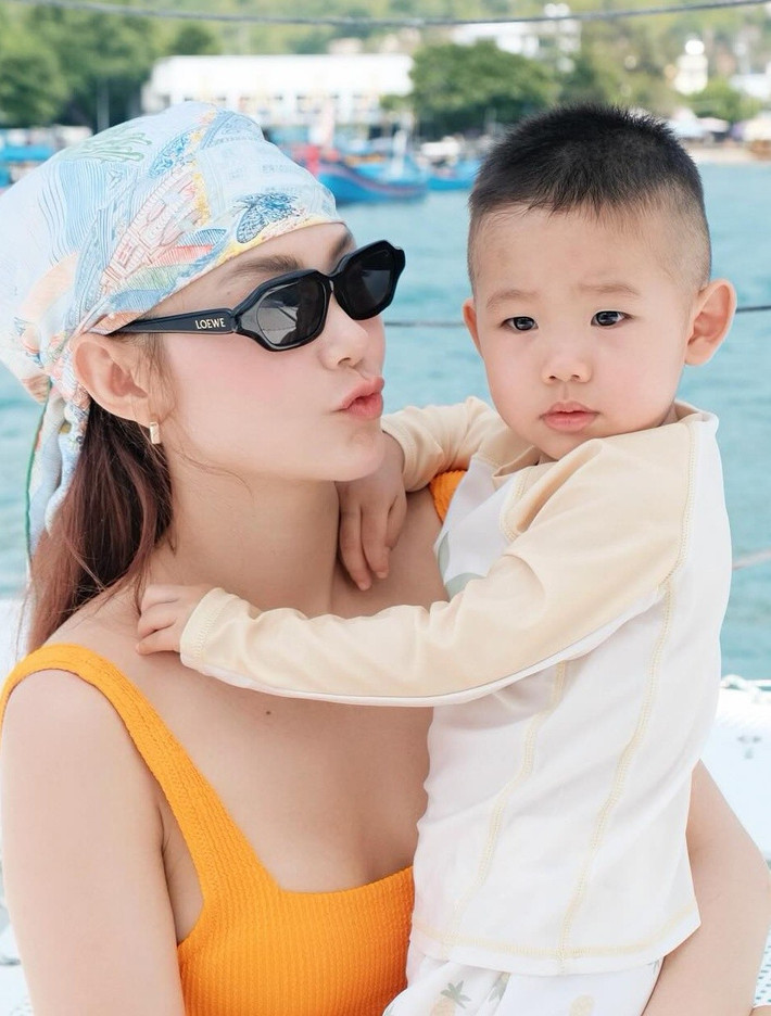 Minh Hằng đưa bé Mỡ đi du lịch trong và ngoài nước. Ảnh: FB Minh Hằng.