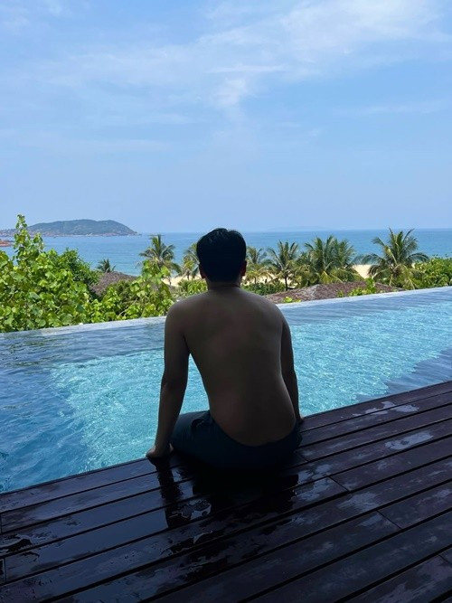 Bạn trai Hương Ly vẫn chưa lộ mặt hoàn toàn. Ảnh: Instagram Hương Ly.