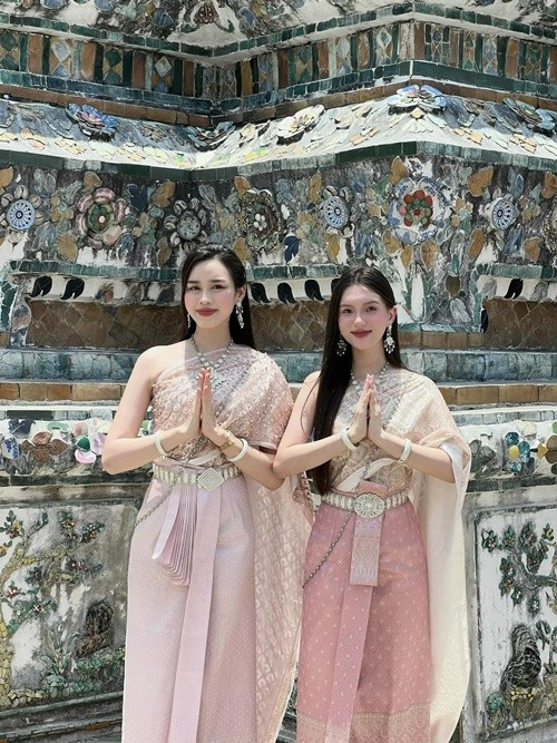 Tú Quỳnh và Đỗ Thị Hà thường đi du lịch, chơi thể thao cùng nhau. Ảnh: FB Tú Quỳnh.